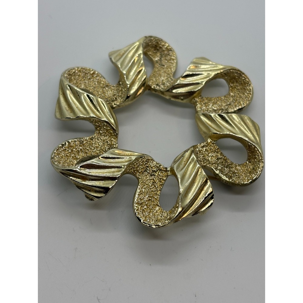 Vintage Sarah Coventry Flower Brooch Gold Tone Statement Signed